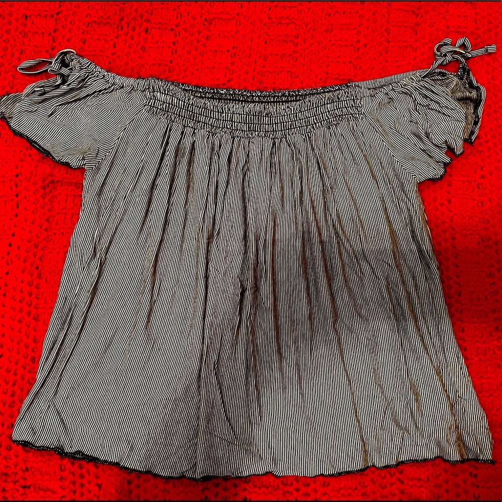 Off the shoulder American Eagle top
